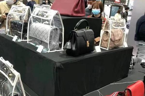 在奥莱、Costco 淘奢侈品,是「假虚荣」还是「真清醒」? 在奥莱、Costco 淘奢侈品,是「假虚荣」还是「真清醒」?