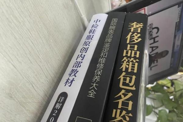 时尚界的17本经典书籍,奢侈品背后的人与事 时尚界的17本经典书籍,奢侈品背后的人与事