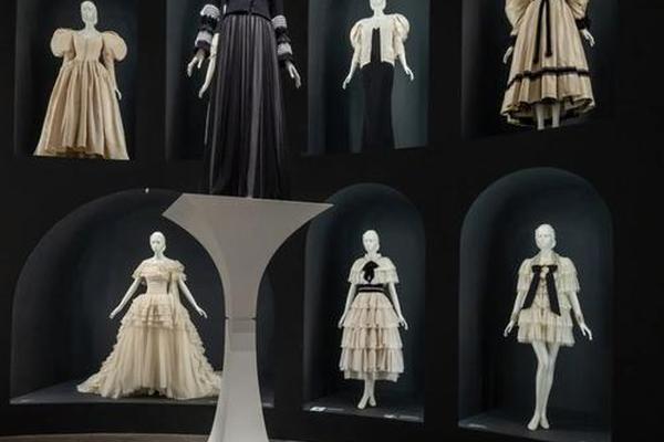 【青年论坛】艺术与奢侈品的界限与融合——从奢侈品展览谈起 【青年论坛】艺术与奢侈品的界限与融合——从奢侈品展览谈起