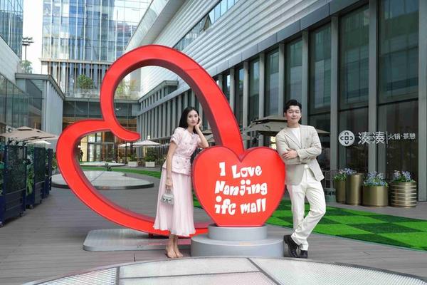 南京ifc商场正式开业,奢侈品和城市首店阵容是最大看点 | iziRetail热点 南京ifc商场正式开业,奢侈品和城市首店阵容是最大看点 | iziRetail热点