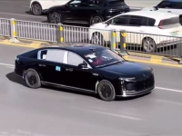 华为百万级豪车 尊界S800路试 博主：对顶豪人群理解很深刻
