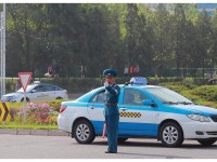 直击：朝鲜街头三大“豪车”背后的故事