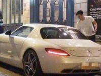 张智霖坐拥15辆豪车 在香港不买房租房