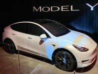 美国人最喜欢的“十大豪车”：雷车排第一，特斯拉只能排第三