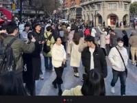 沪爷开千万豪车排班炸街，只为给国人争光！上海富二代们真杀疯了