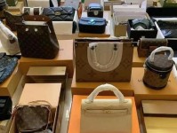 衣服频现“minmin”标识引众怒,高仿山寨奢侈品惹消费者不满