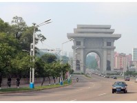 直击：朝鲜街头三大“豪车”背后的故事