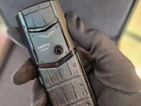 VERTU(纬图)的SIM卡插槽上为什么有个签名?