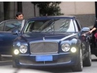 王思聪最爱的一辆车，价值700万，车身7个大字亮了