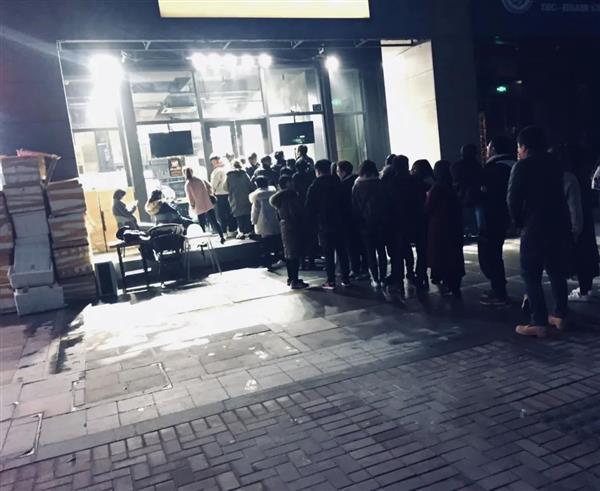 8人微信卖豪车一年几亿!这个90后怎么做到的?